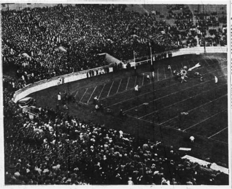 Fred Earley's extra-point attempt is good, giving Notre Dame a 14-13 lead.